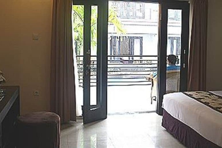 Room 4 of 28