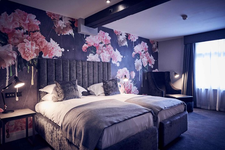 Room 12 of 92