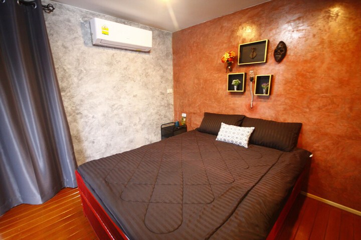 Room 7 of 122