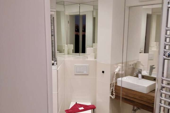 Room 215 of 239