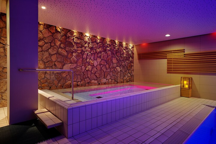 Spa 53 of 81