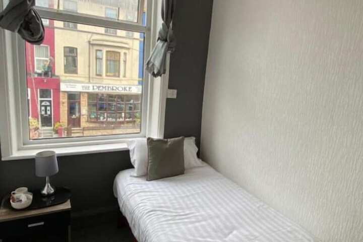 Room 9 of 35