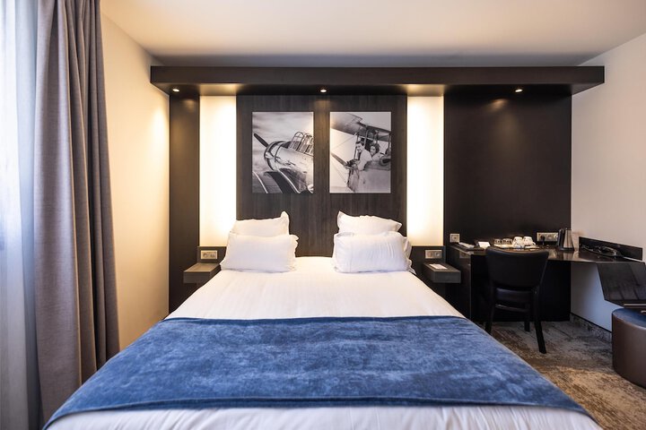 Room 30 of 77