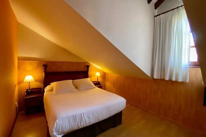Room 13 of 32