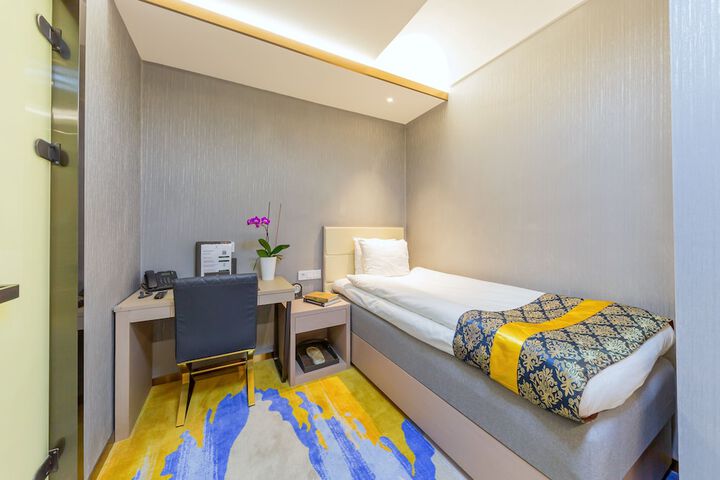Room 5 of 27