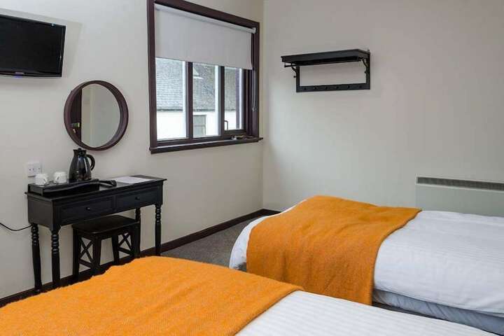 Room 9 of 34