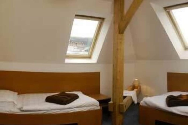 Room 10 of 43