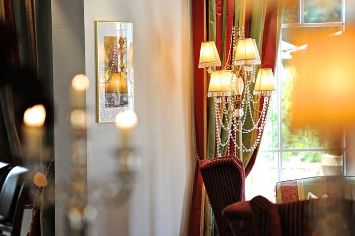 Lounge 52 of 71