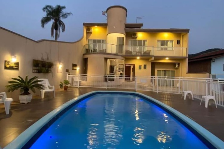 Pool Hotel