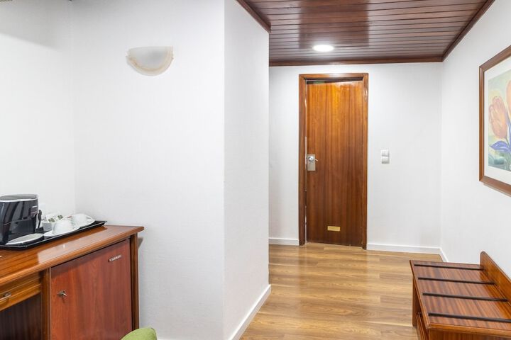 Room 9 of 75