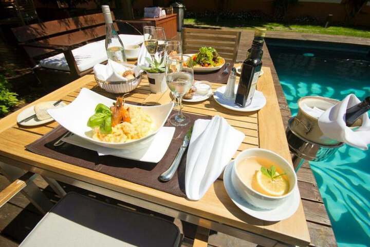 Dining 82 of 90