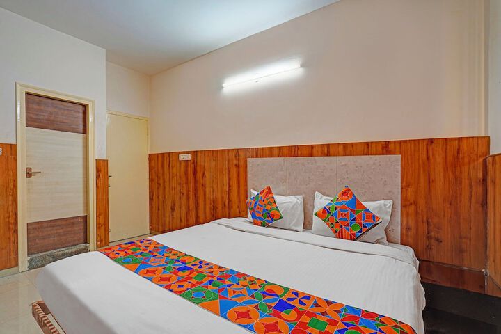 Room 18 of 28
