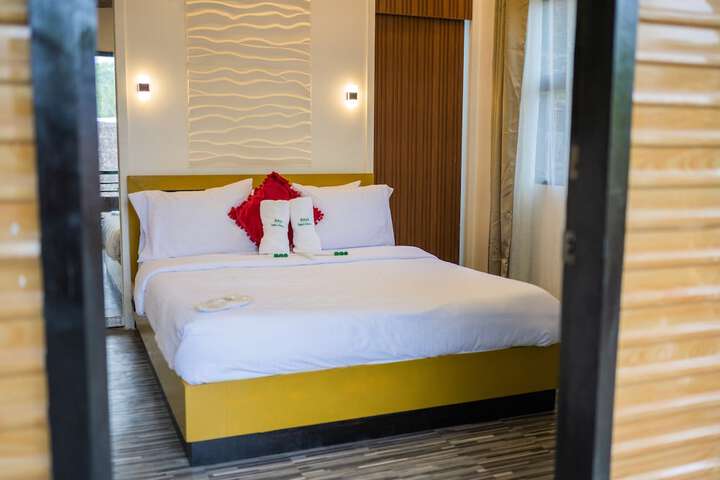 Room 4 of 80