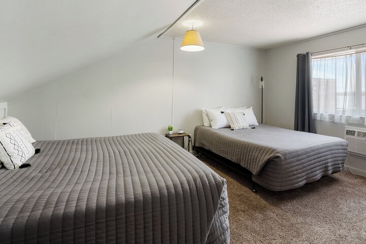 Room 2 of 154