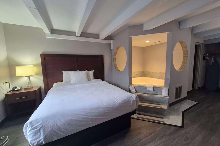 2 Queen Beds Accessible (3 of 25)