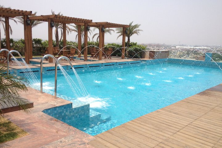 Pool 41 of 71