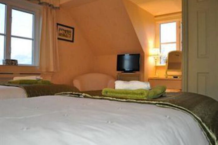 Room 7 of 13