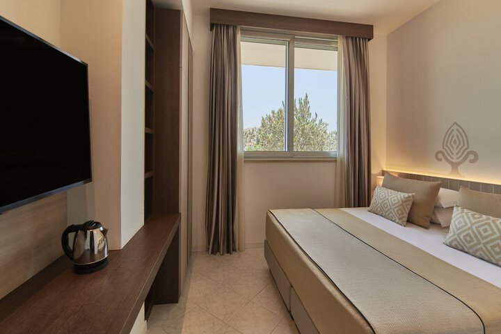 Room 3 of 39