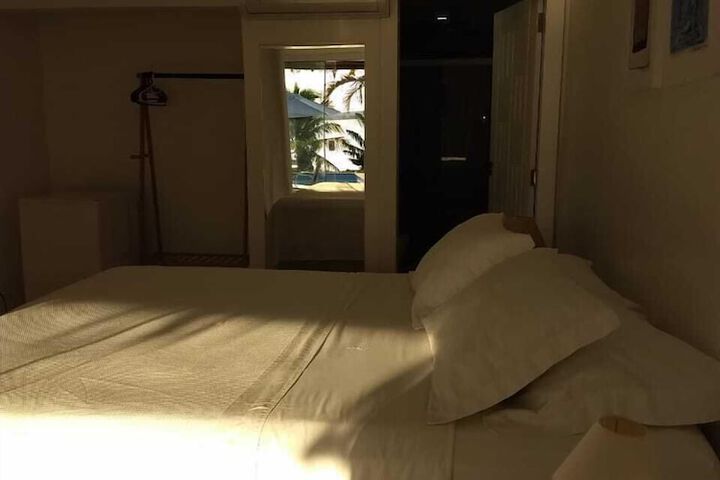 Room 10 of 80