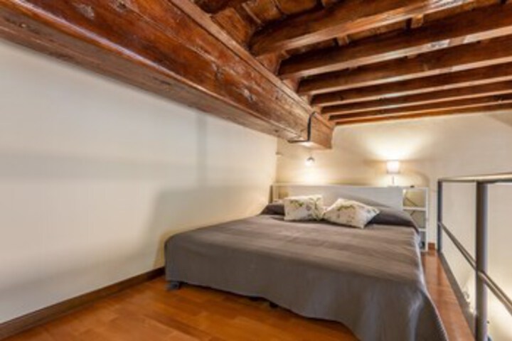 Room 8 of 9