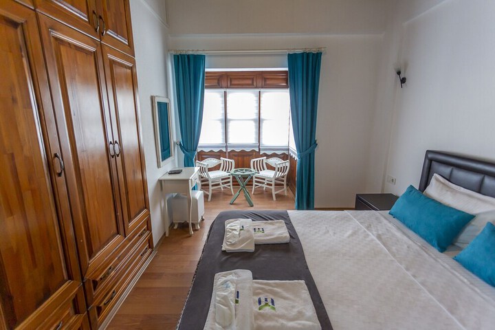 Room 17 of 32