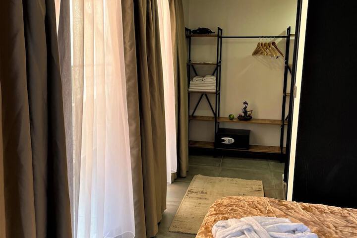 Room 10 of 29