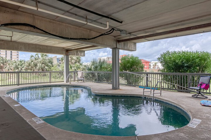 Pool 15 of 25