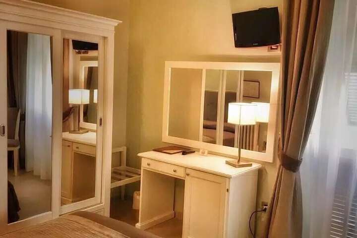 Room 7 of 56