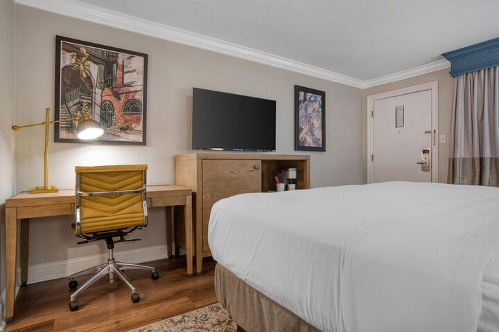 Room 13 of 65