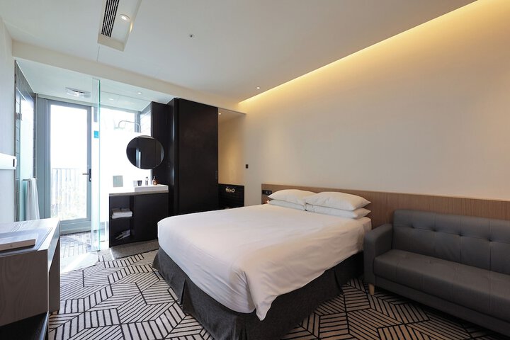 Room 33 of 92