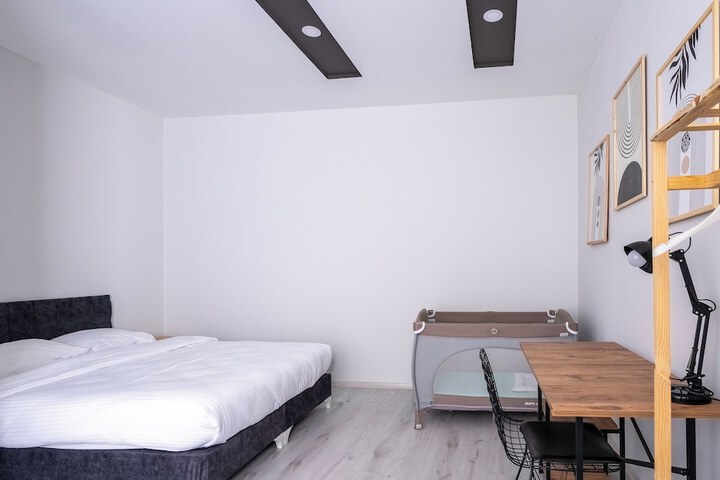 Room 136 of 293