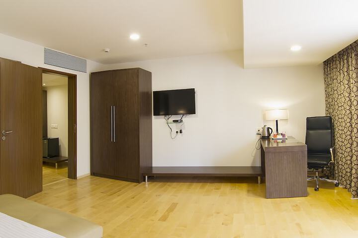 Room 27 of 35