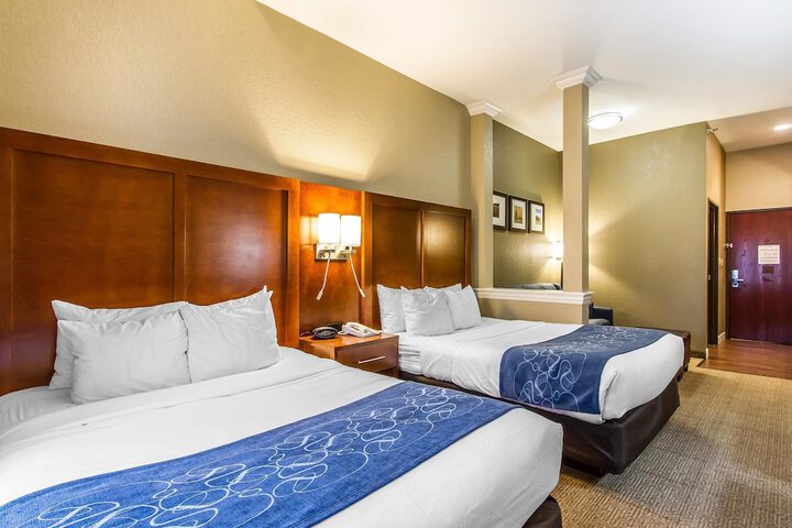 1 King Bed Suite (17 of 19)