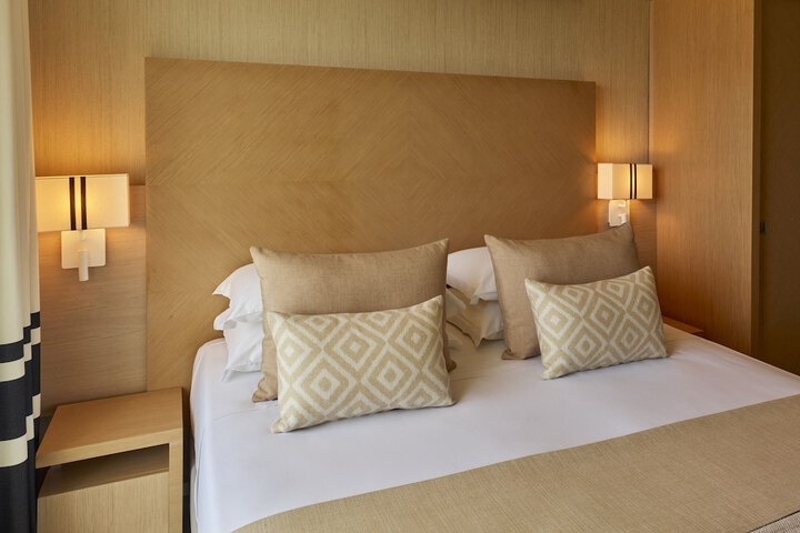 Room 4 of 39