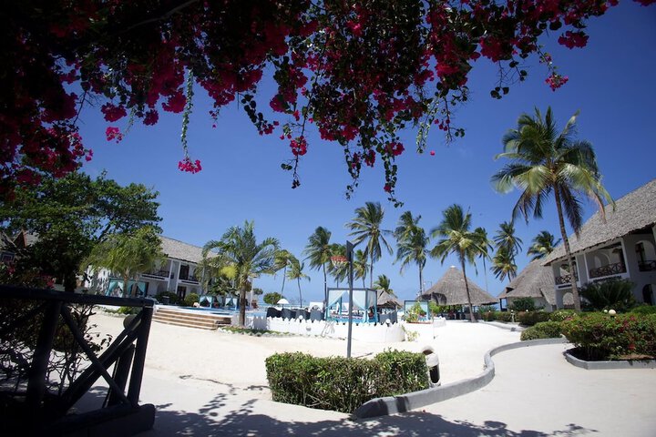 Hotel Exterior 44 of 44