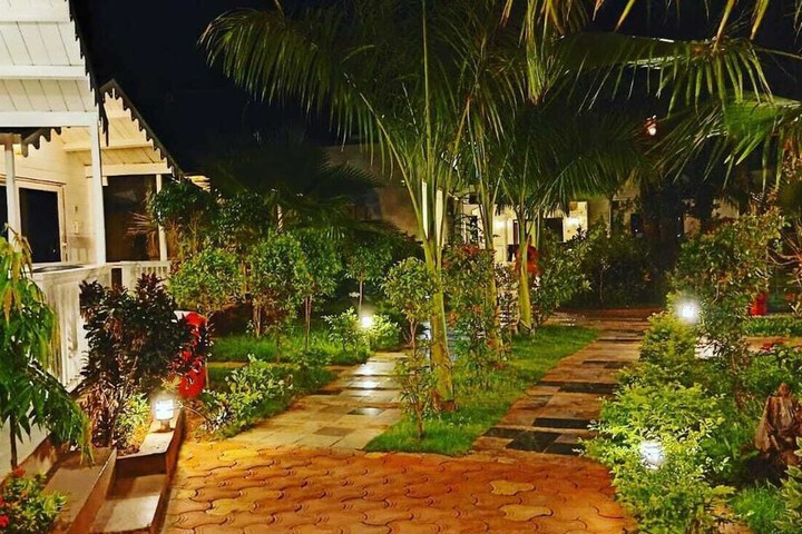 Hotel Exterior 49 of 61