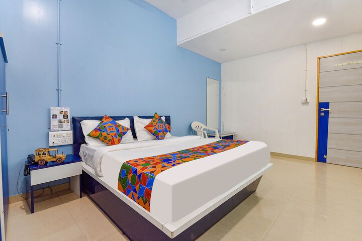 Room 14 of 28