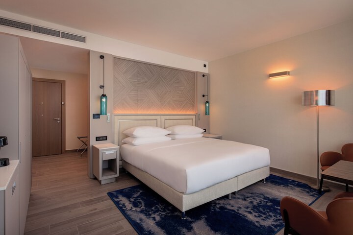 Room 26 of 101