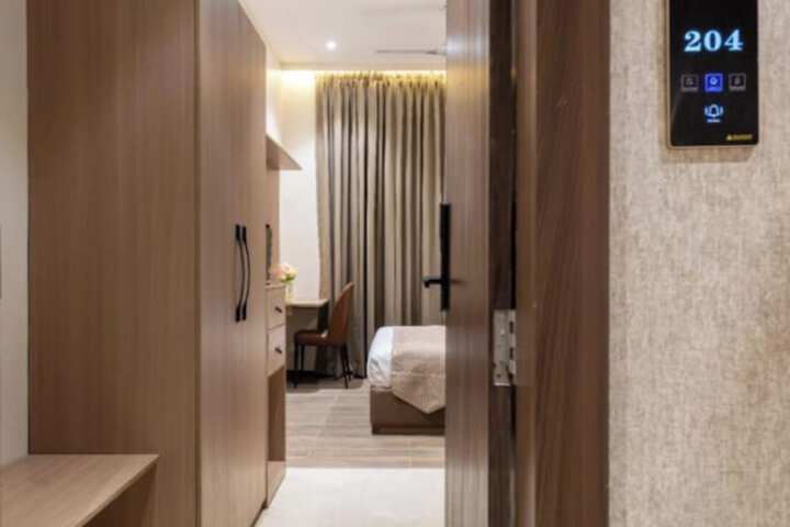 Room 11 of 30