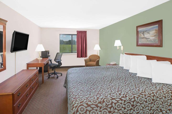 1 King Bed (8 of 12)