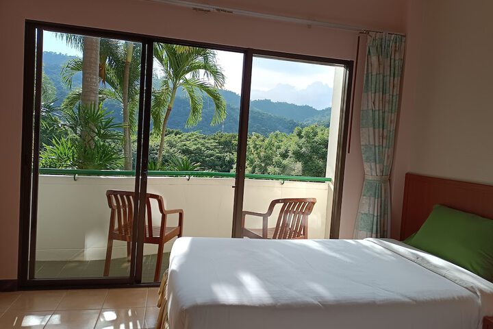 Room 8 of 34