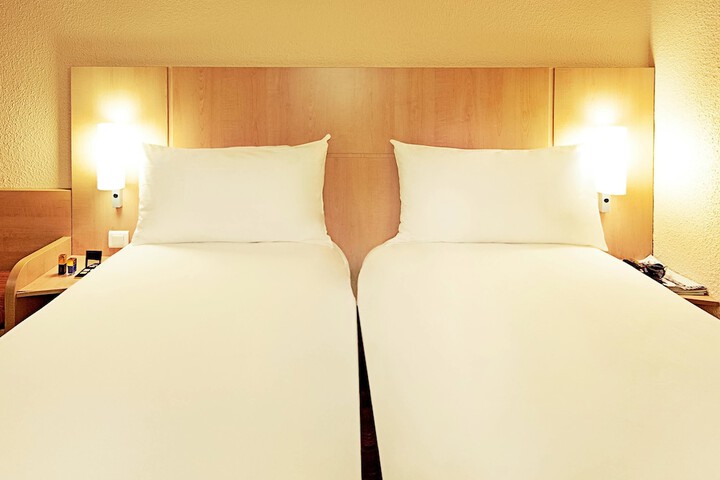 Room 6 of 60