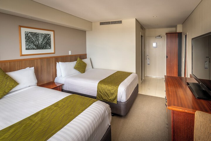 Room 12 of 76