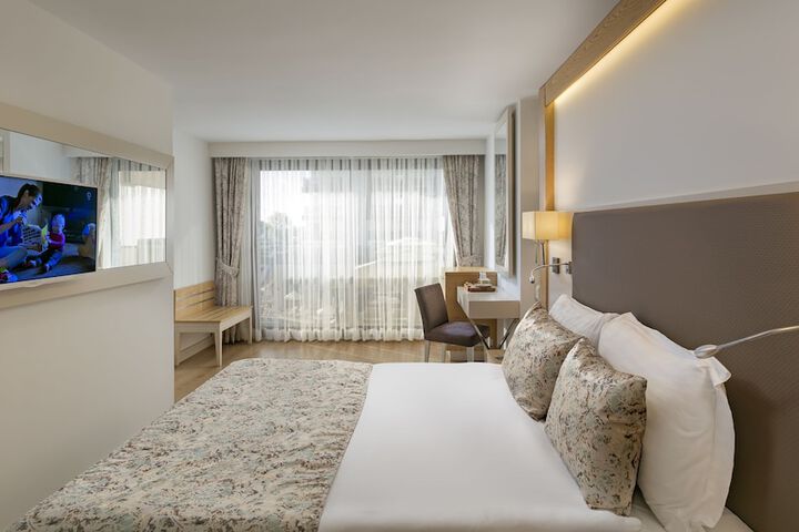 Room 18 of 121
