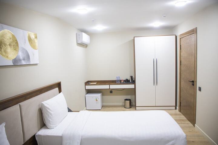 Room 25 of 66