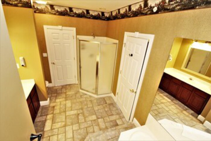 Room 4 of 32