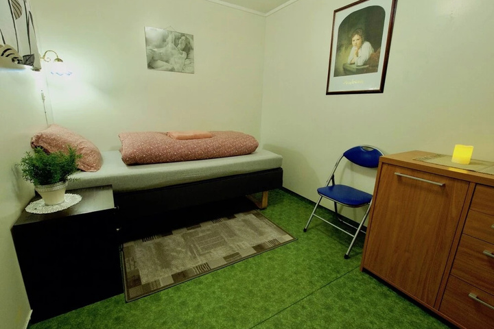 Room 5 of 13