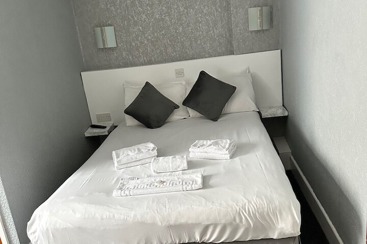 Room 3 of 19