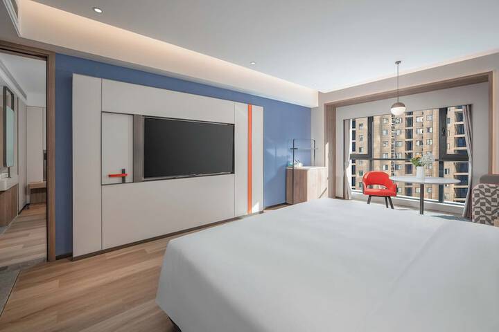 Room 11 of 48