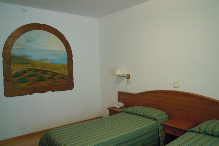 Room 3 of 16